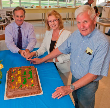 Haselton Lab Dedication Cake Ceremony