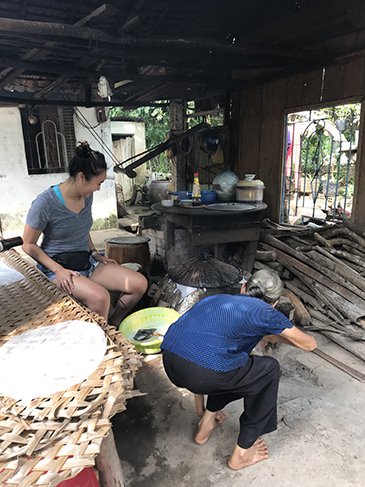 Mizuki learned how to make homemade ricepaper in a Vietnamese family's home.