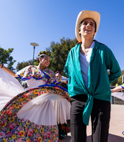 Folklórico dancers