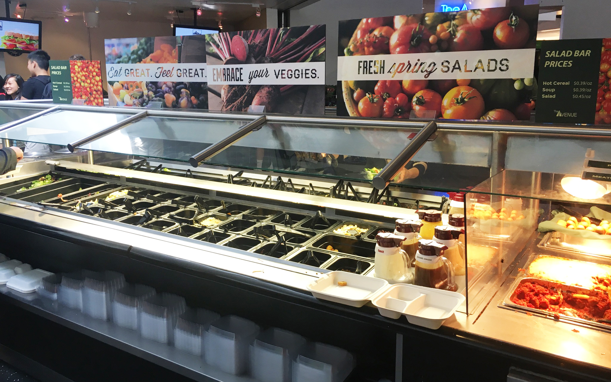 Picture of salad bar at campus dining option, the Avenue