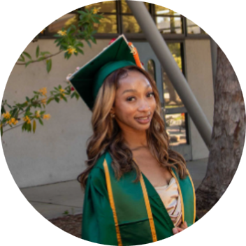 Sierra Hollinsworth headshot